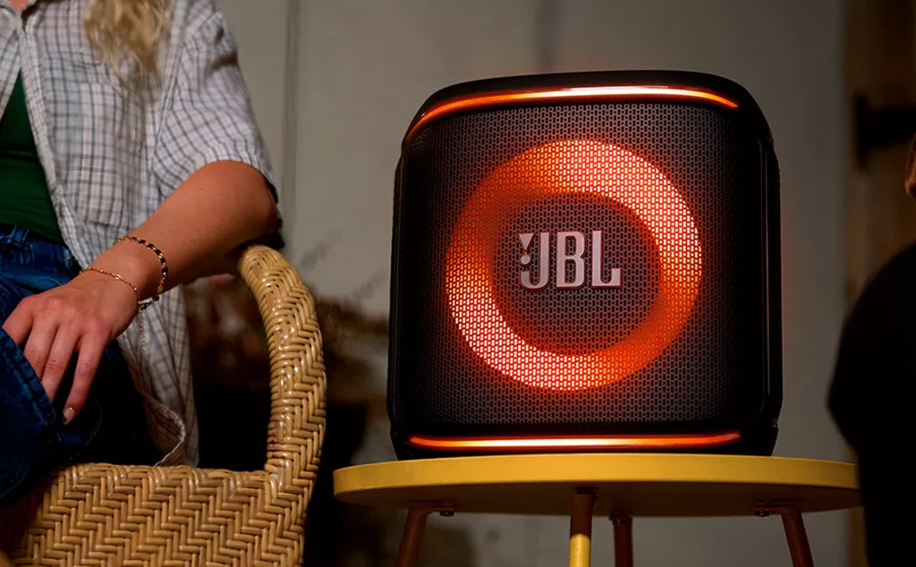 Колонка для вечеринок JBL Partybox Encore 2 + 1 Partybox Wireless Mic – автономность и удобство управления