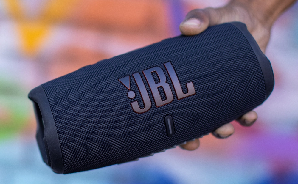 Беспородная колонка JBL Charge 5 – подключение нескольких колонок