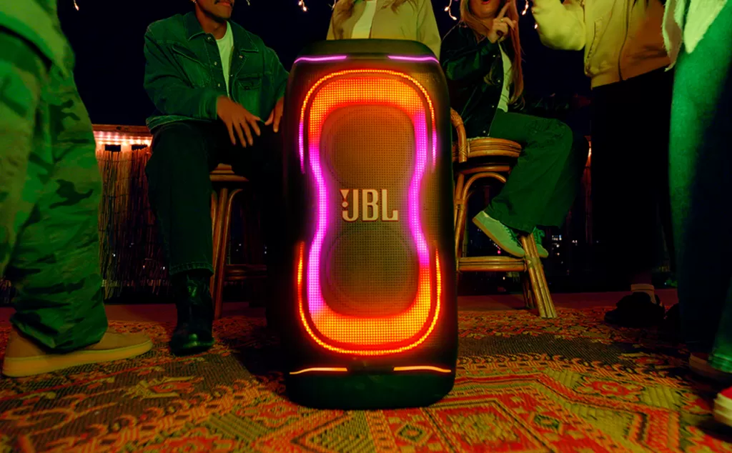 Динамики портативной колонки JBL PartyBox 330 мощностью 280 Вт