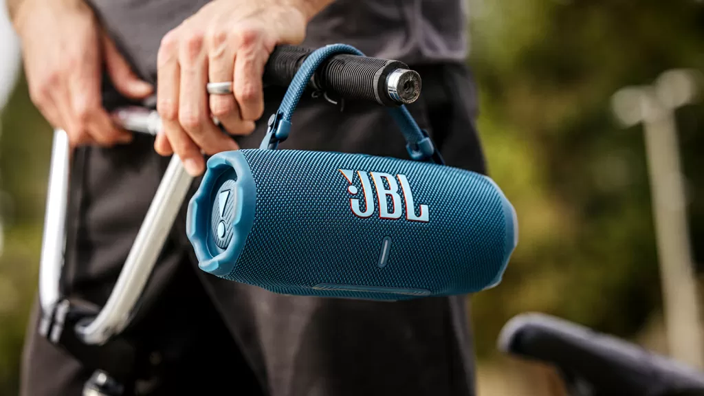 Портативная колонка JBL Charge 6 – мощный звук, где бы вы ни были