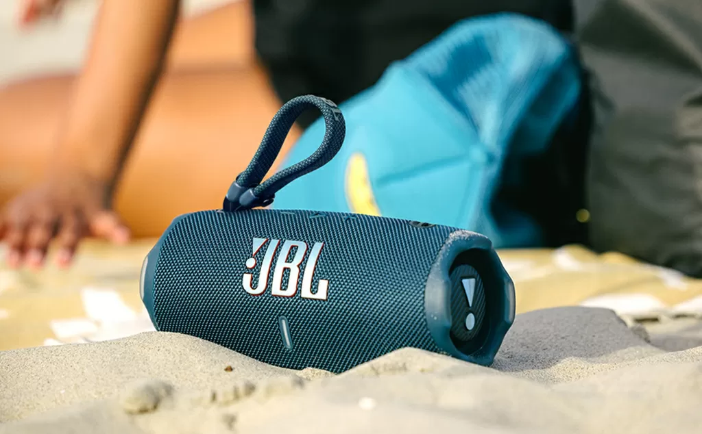 Портативная колонка JBL Charge 6 – до 28 часов автономной работы