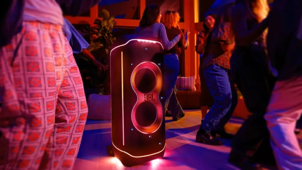 JBL PartyBox 1100 Ultimate – световое шоу со всех сторон