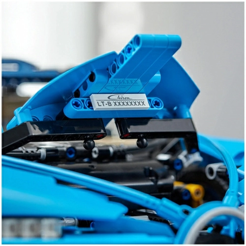 Конструктор LEGO Technic 42083 Bugatti Chiron