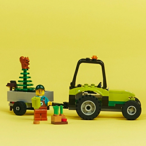 Конструктор LEGO City 60390 Парковый трактор