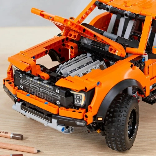 Конструктор LEGO Technic 42126 Ford F-150 Raptor