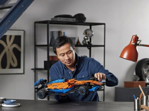 Конструктор LEGO Technic 42141 Гоночный автомобиль McLaren Formula 1