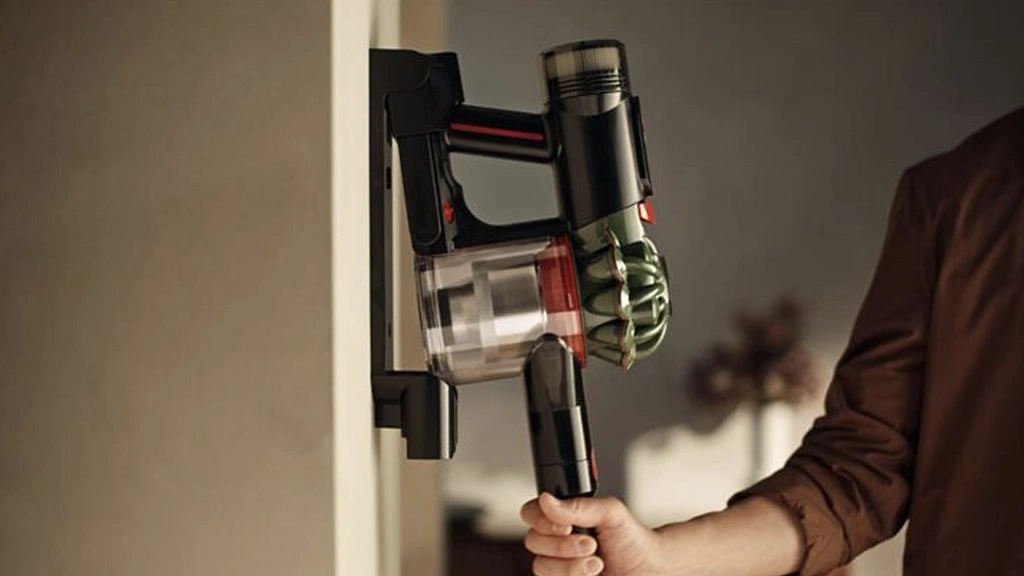 Ручной режим Dyson V8 Cyclone для уборки мебели и автомобиля