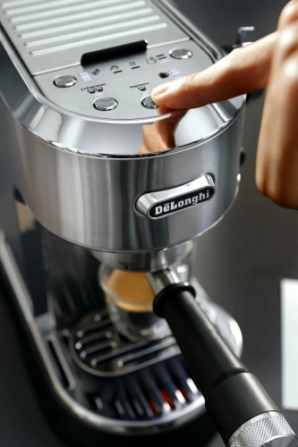 Кофеварка рожковая DeLonghi Dedica Maestro Plus EC 950 M — фото, купить в Минске с доставкой по Беларуси — 360shop.by